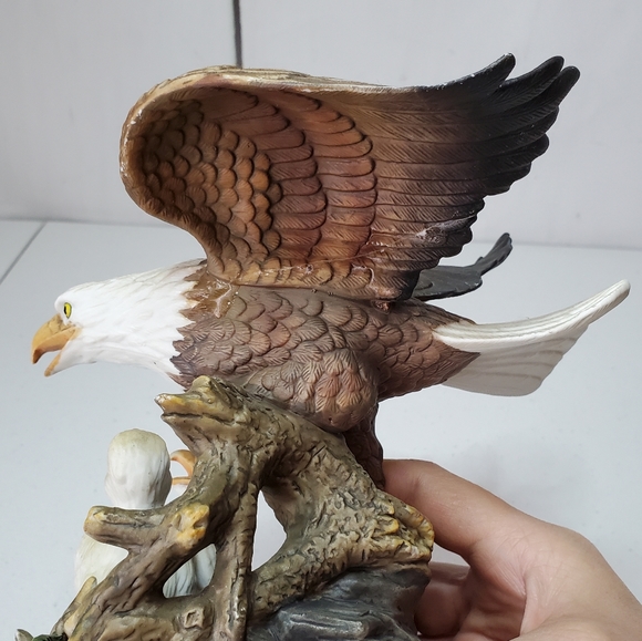 *SOLD* Ceramic Bald Eagle & Eaglets Nesting Statue - Picture 11 of 12